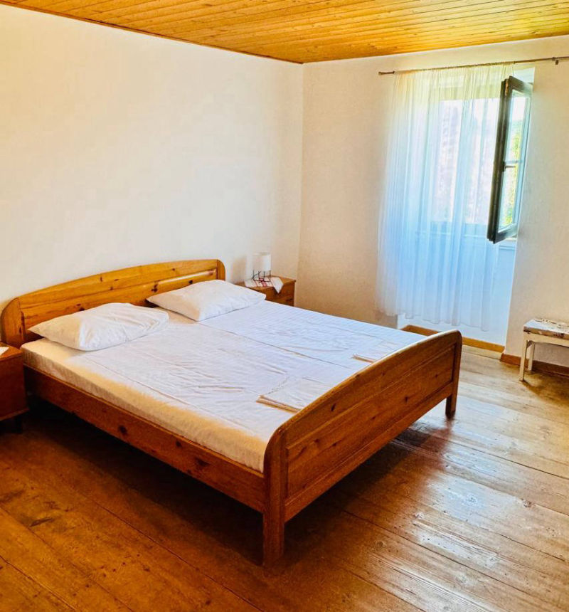Szoba 1, Viskic